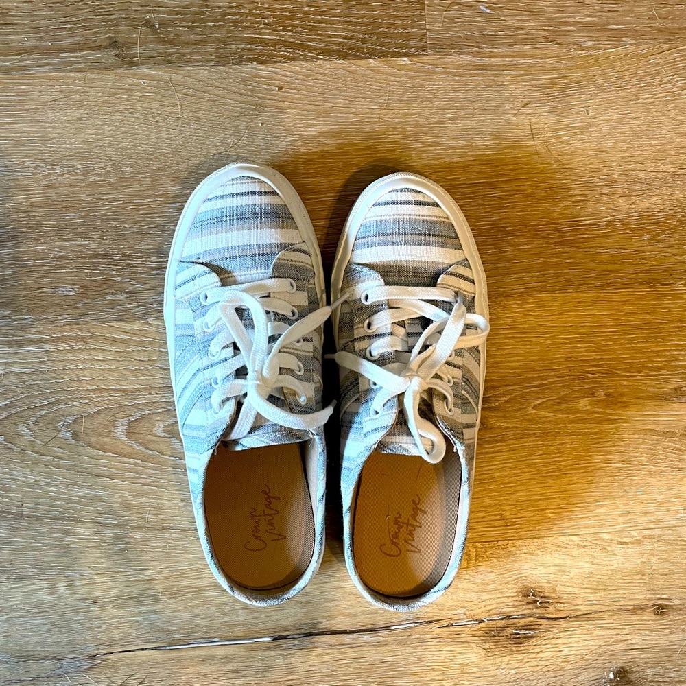 Crown vintage size 6.5 slip-on sneakers
